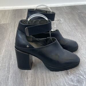 Jambu Canary Shooties Size 8